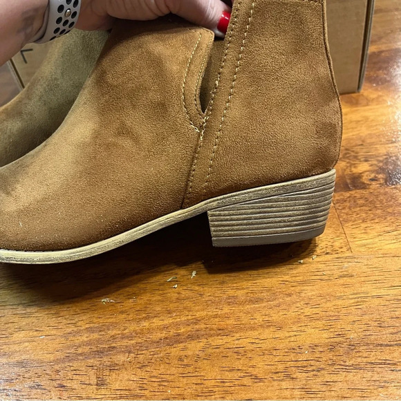 New Journee Collection Womens Rimi Bootie Vegan Suede Ankle Boot Camel Size 10 - Picture 9 of 9